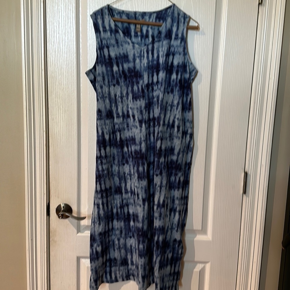 Naturals D& Co size size LP Vneck, tie-dye, NWOT